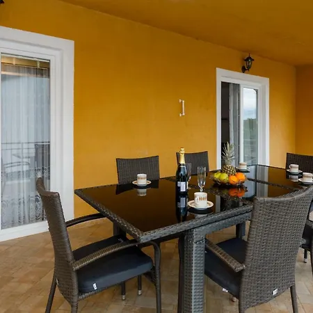 Spacious And Modern App With Big Terrace Malinska Exterior photo