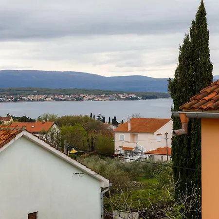 Spacious And Modern App With Big Terrace Malinska Exterior photo