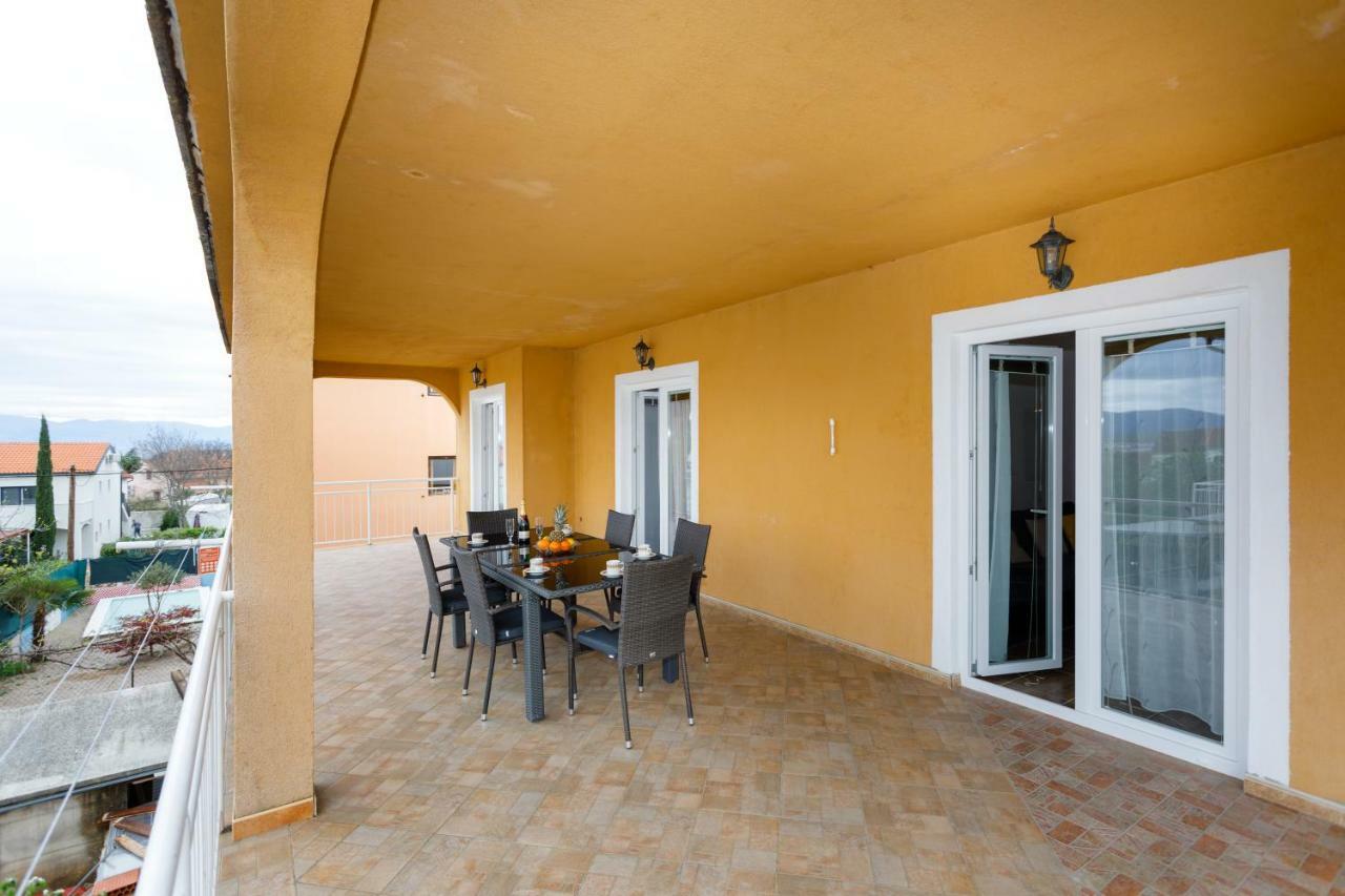 Spacious And Modern App With Big Terrace