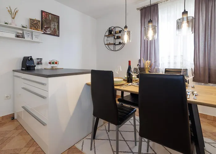 Spacious And Modern App With Big Terrace