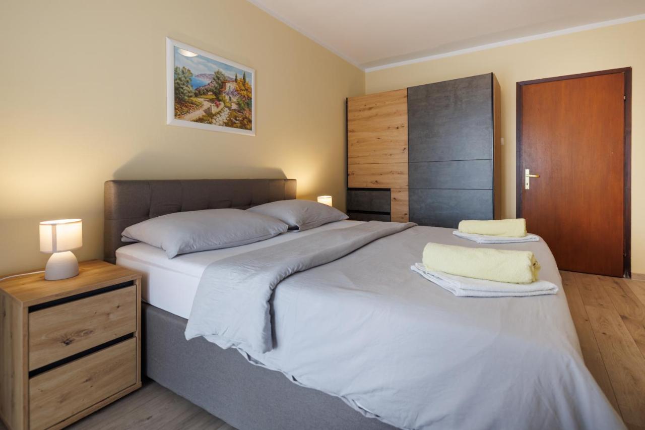 Spacious And Modern App With Big Terrace Malinska
