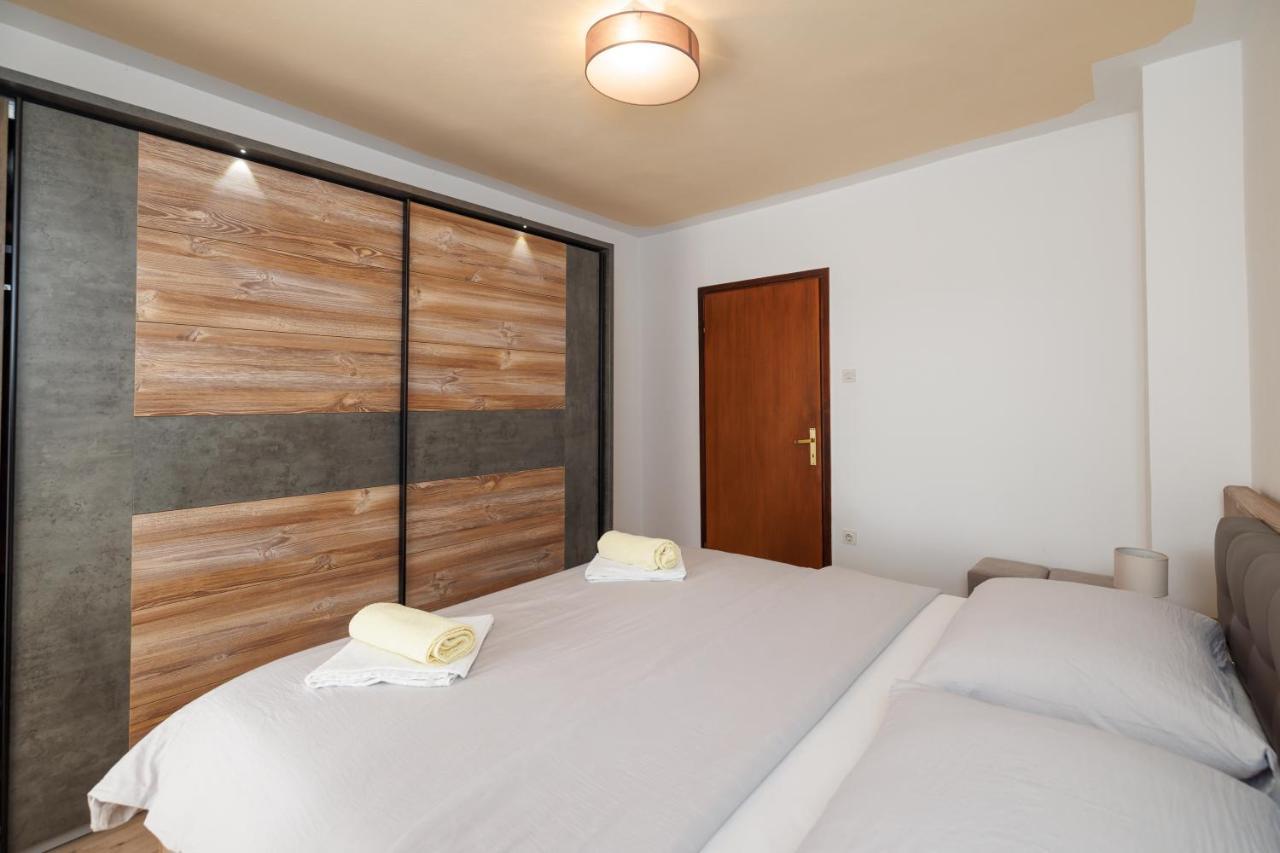 Spacious And Modern App With Big Terrace *